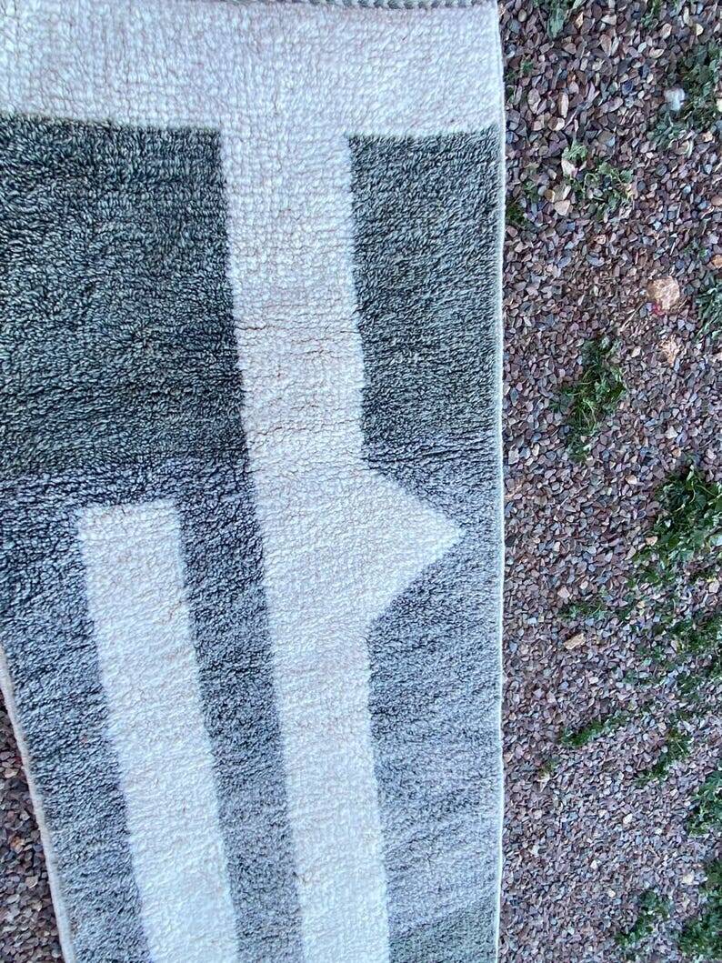Handmade runner rug 400cm x 70cm