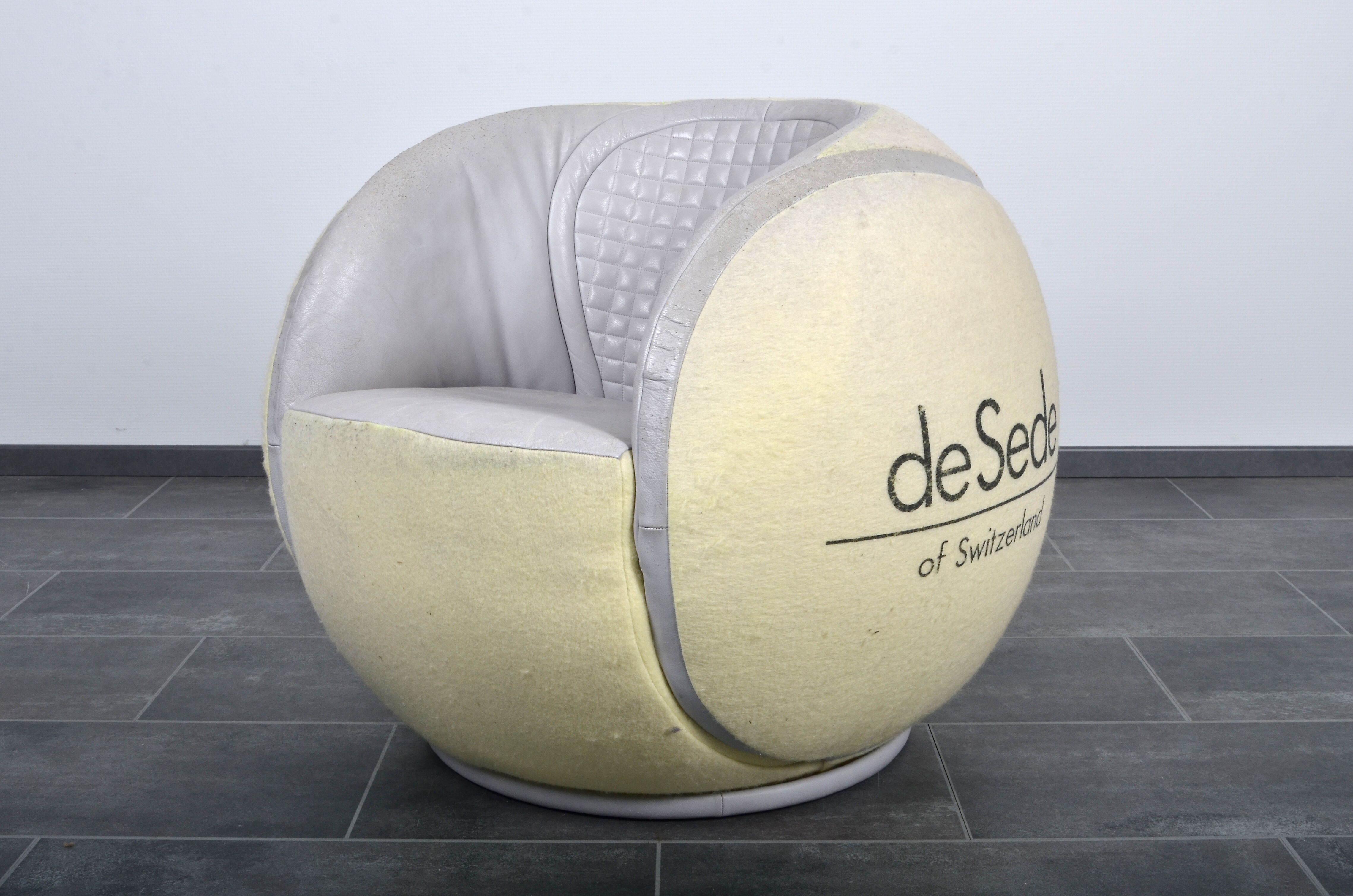 De Sede DS9100 tennis ball chair with chaor