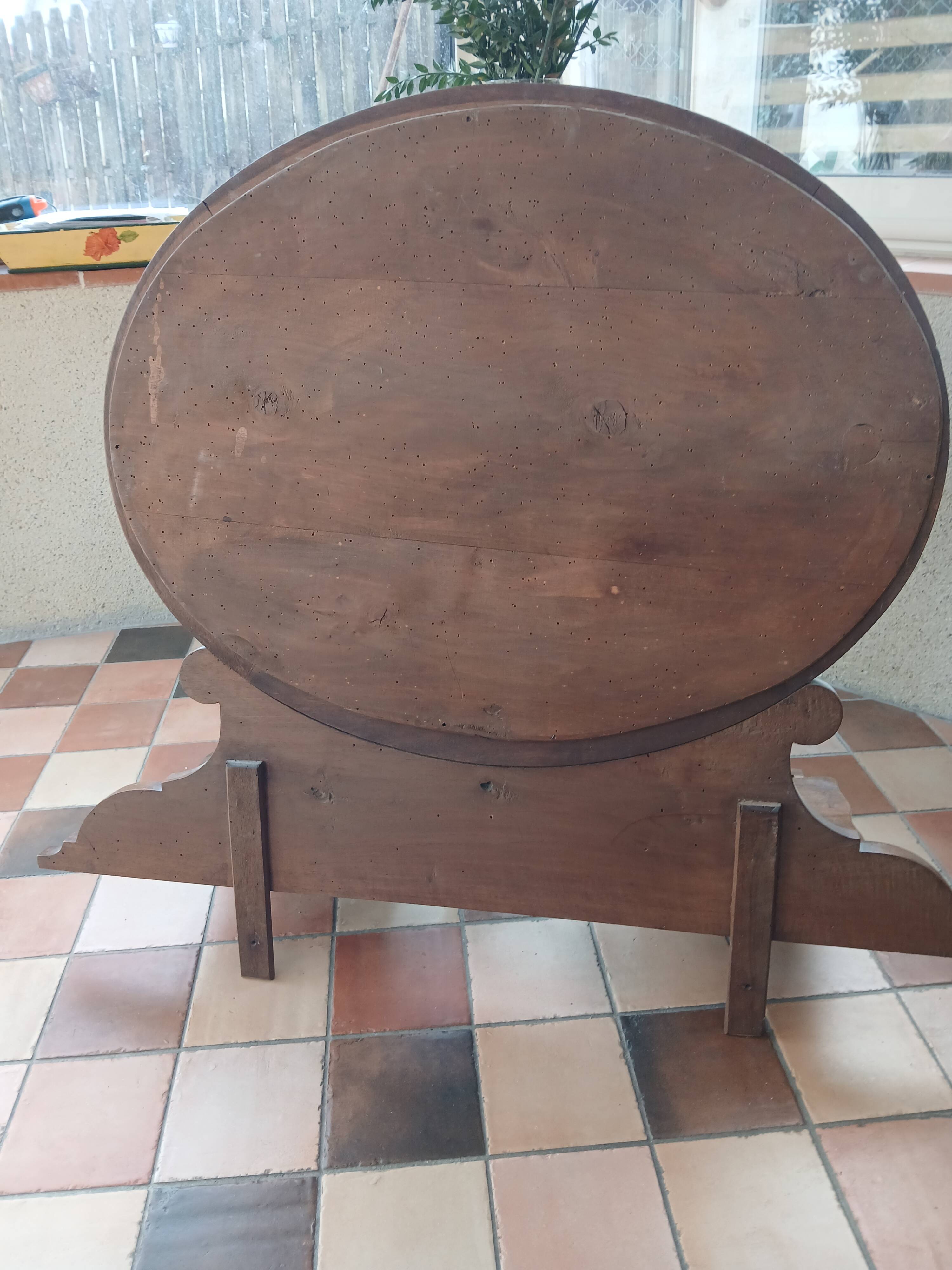 Antique chest of drawers