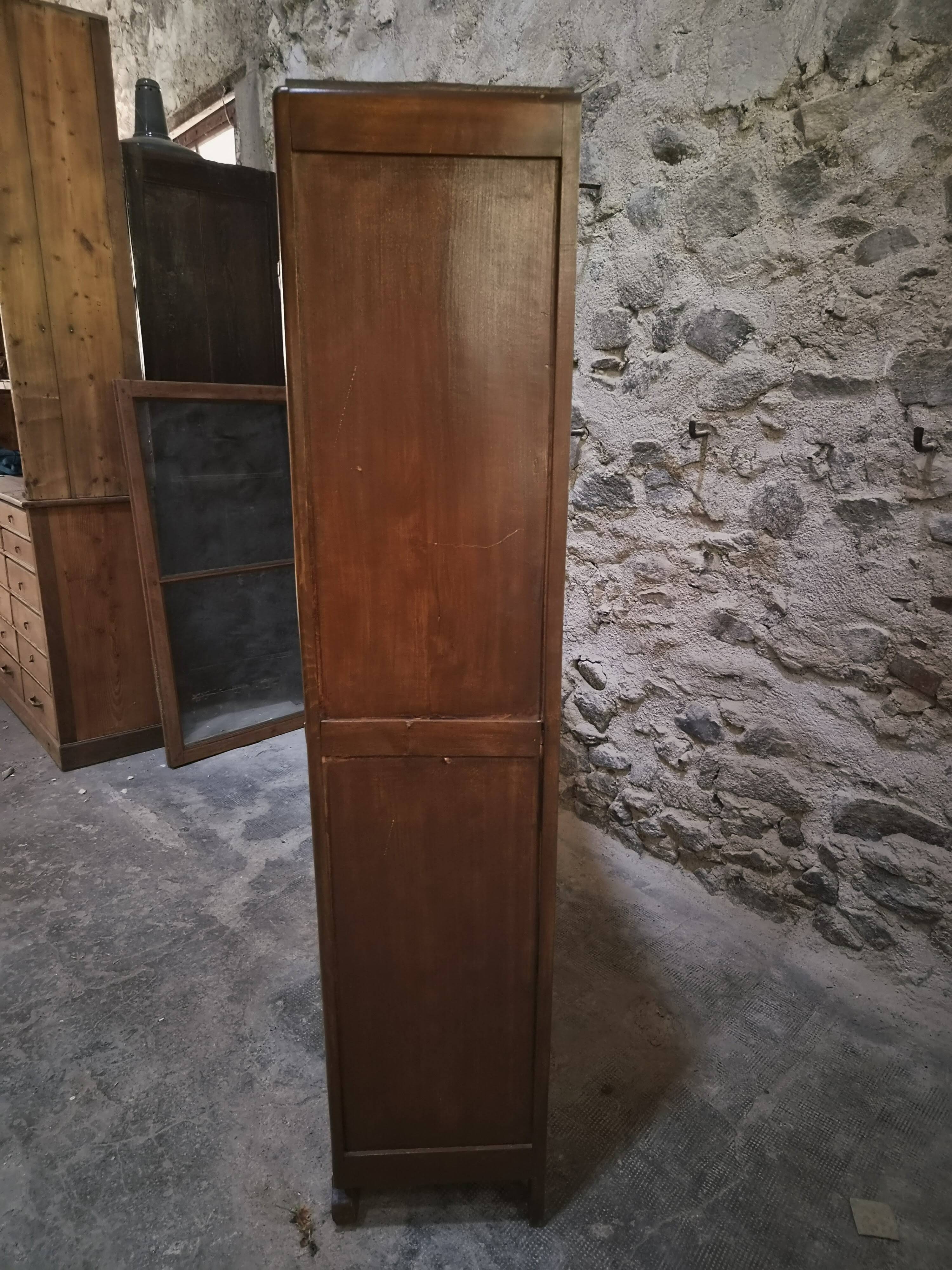 Vitrine française vintage en hêtre, bibliothèque à porte vitrée, meuble Art déco, vers 1930–1950