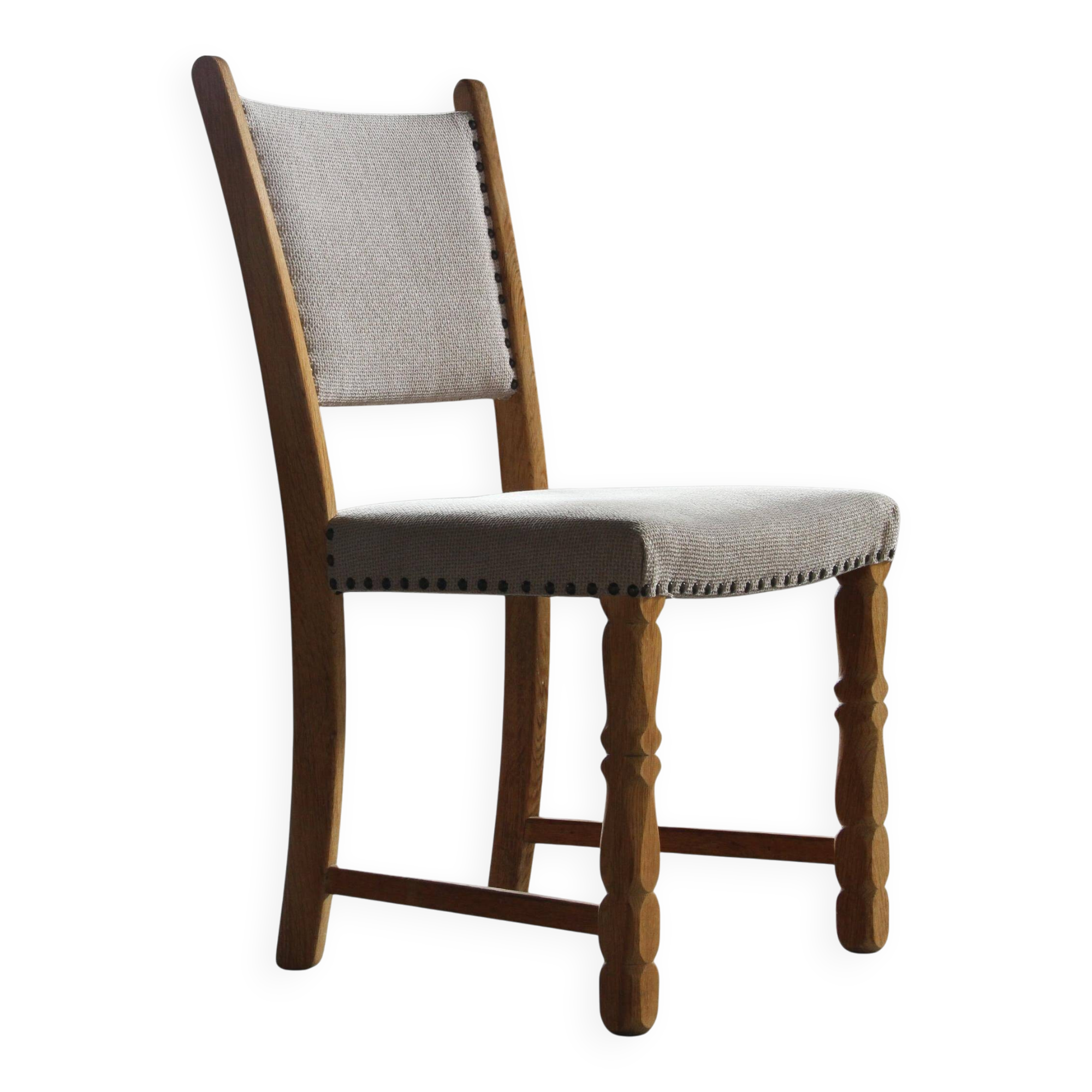 Ensemble de six chaises de salle à manger en chêne vintage danois, style Henning Kjærnulf, années 1960.