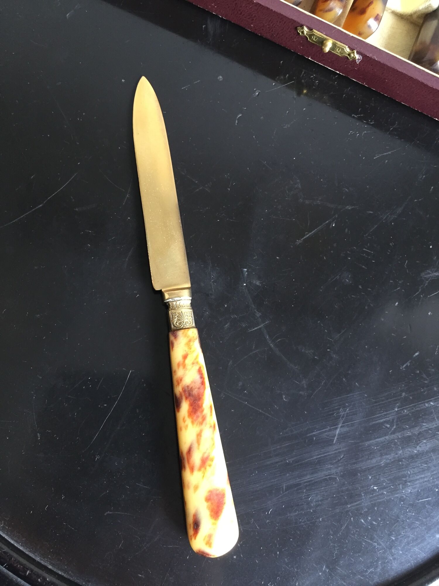 Dessert service of 12 horn and vermeil knives
