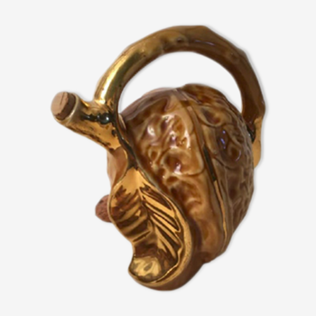 Carafe à liqueur en forme de noix des années 50. Barbotine avec dorures. Bouchon en liège