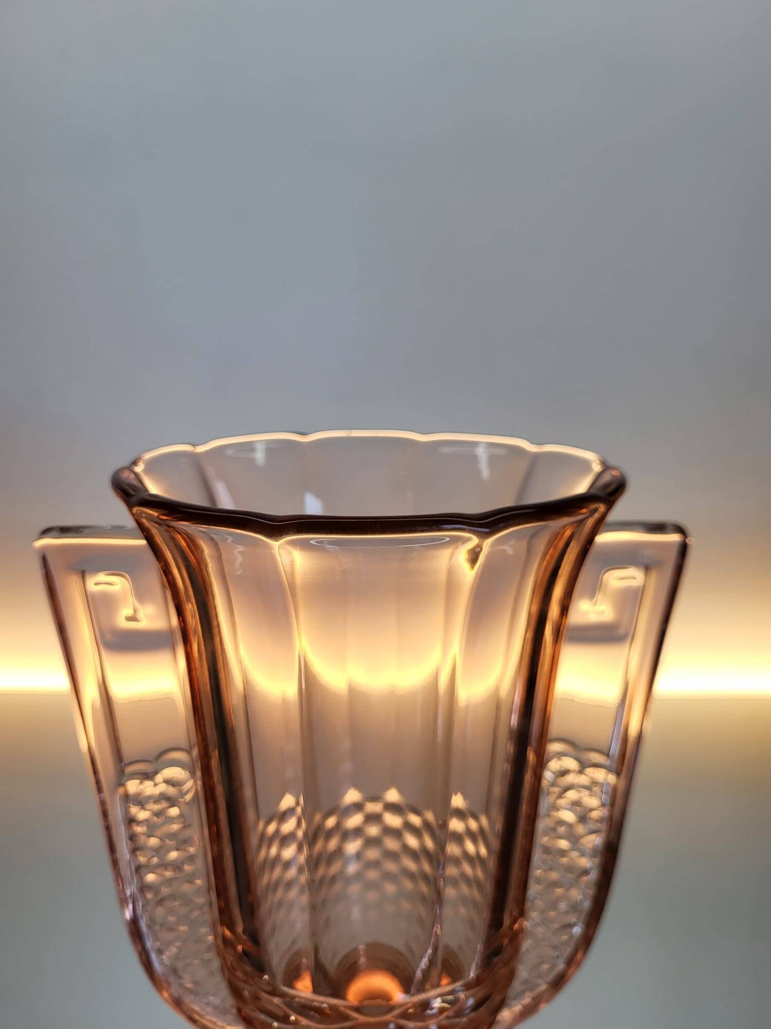 Vase Art déco en cristal Val Saint Lambert rose, série Luxval modèle Romeo, Belgique