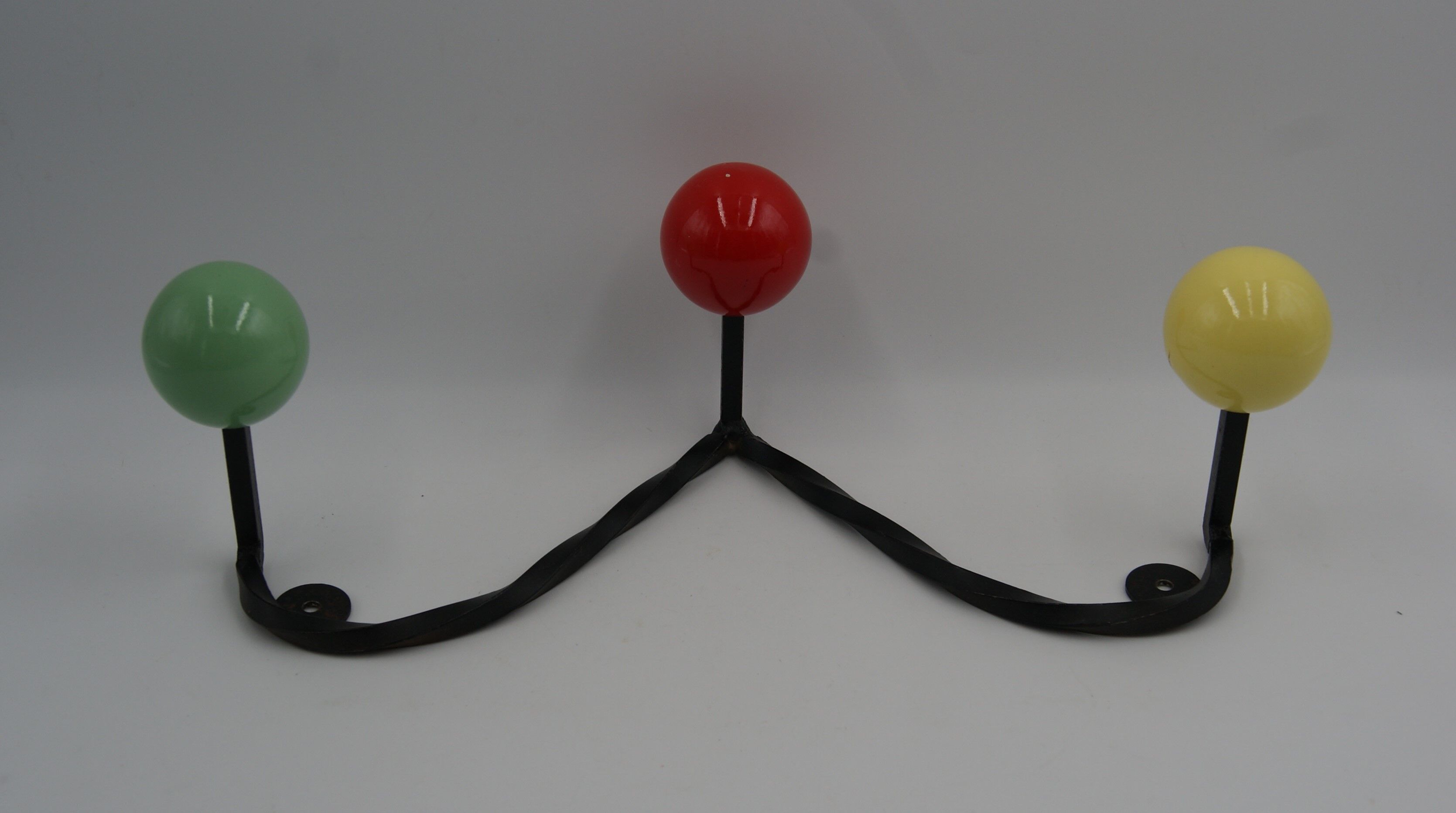Wall ball coat rack