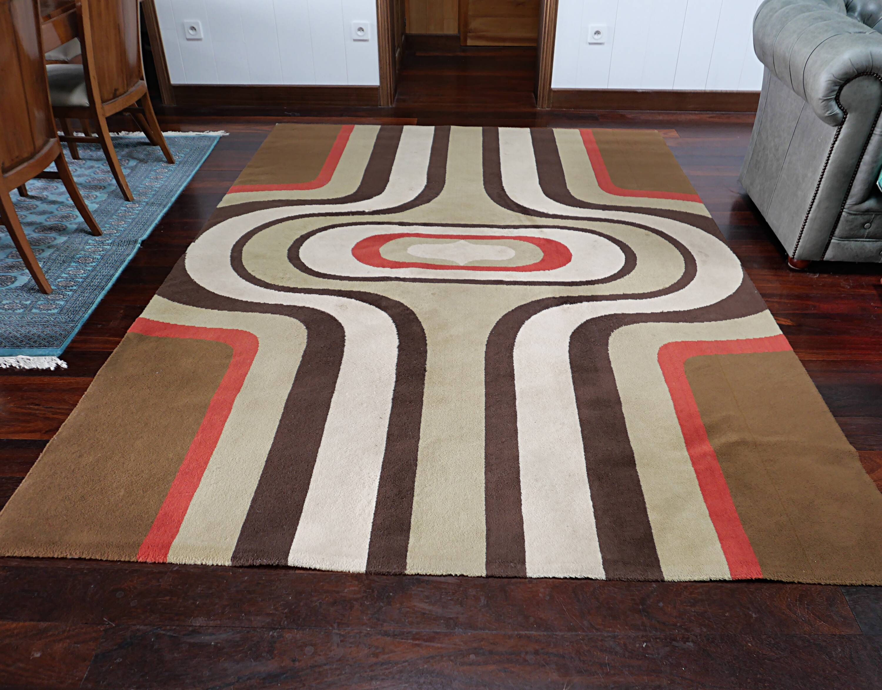 Large vintage carpet from the 1970s.