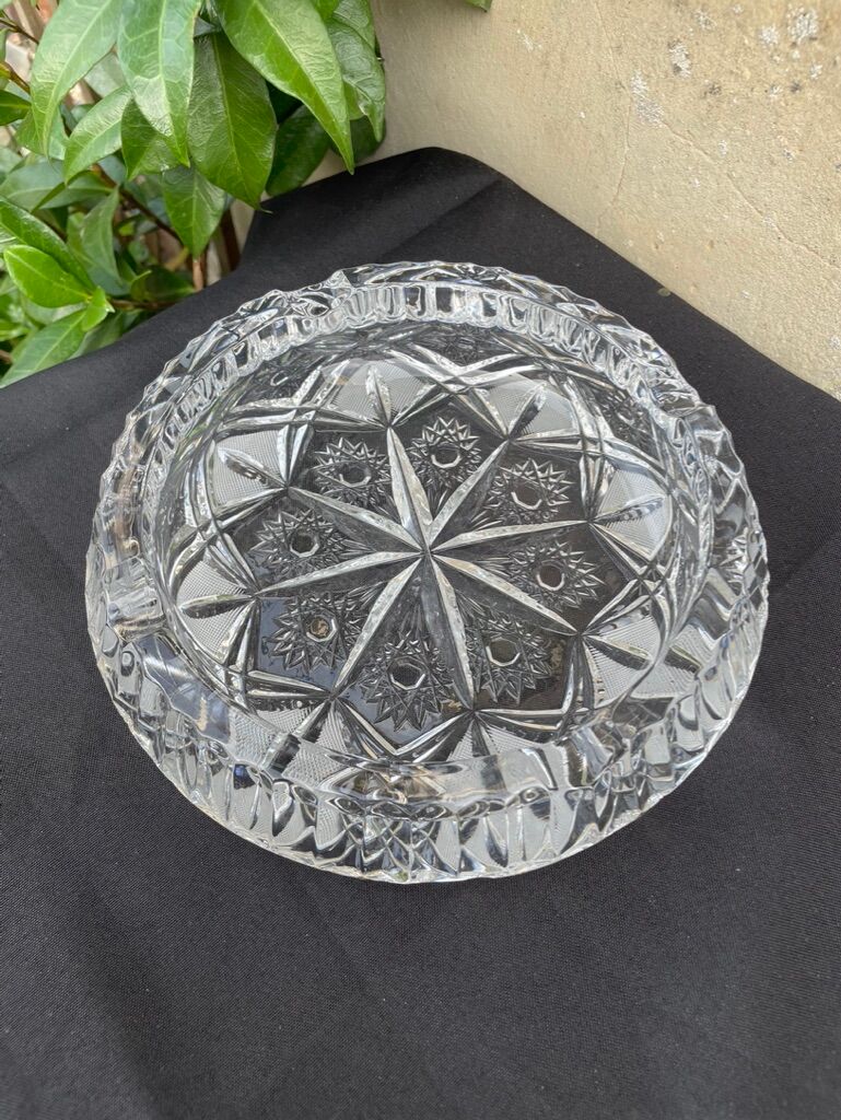 Large cut crystal ashtray – Mid-twentieth century