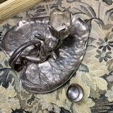 Water lily leaf thumb candle holder