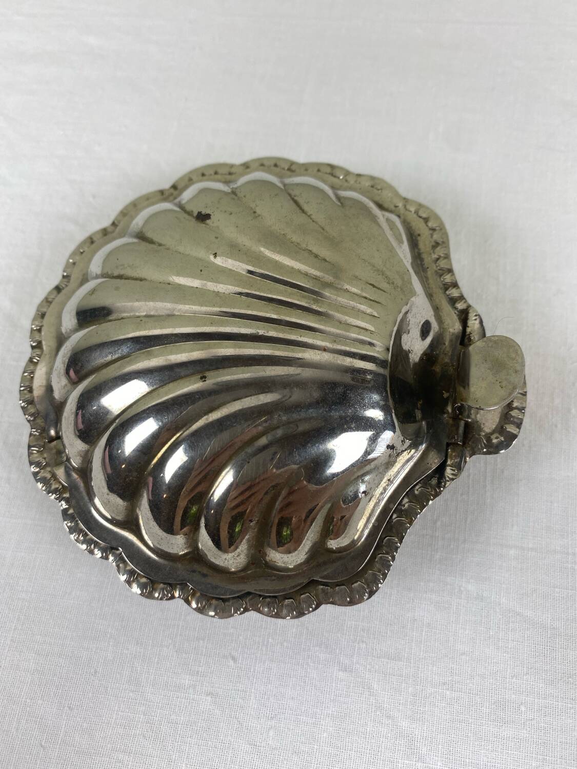 Scallop butter dish