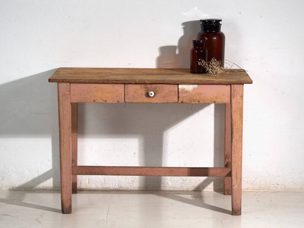 Table de cuisine ancienne en bois de pin – Europe centrale, vers 1900
