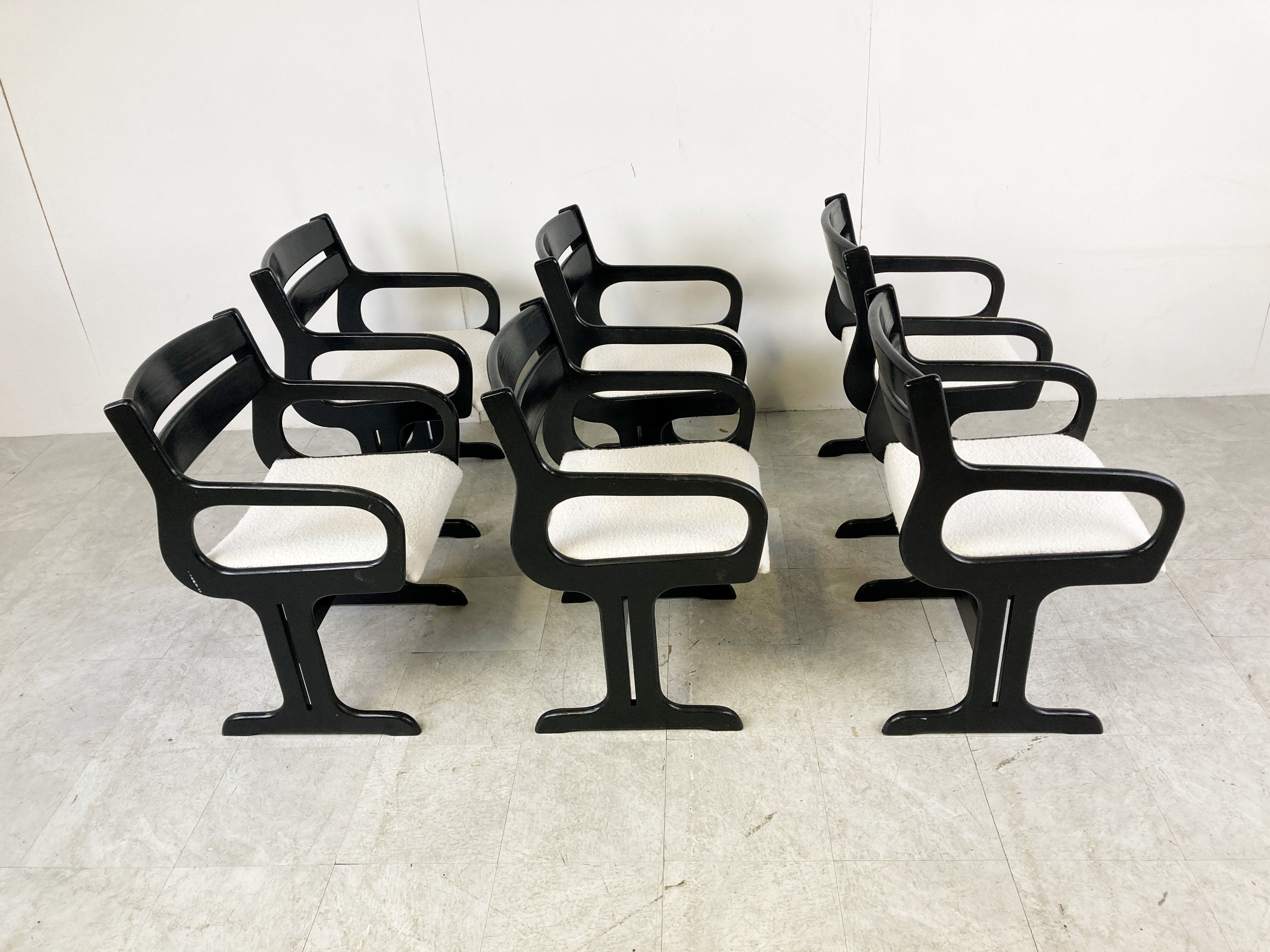 Chaises de salle à manger en bois noir du milieu du siècle, années 1970