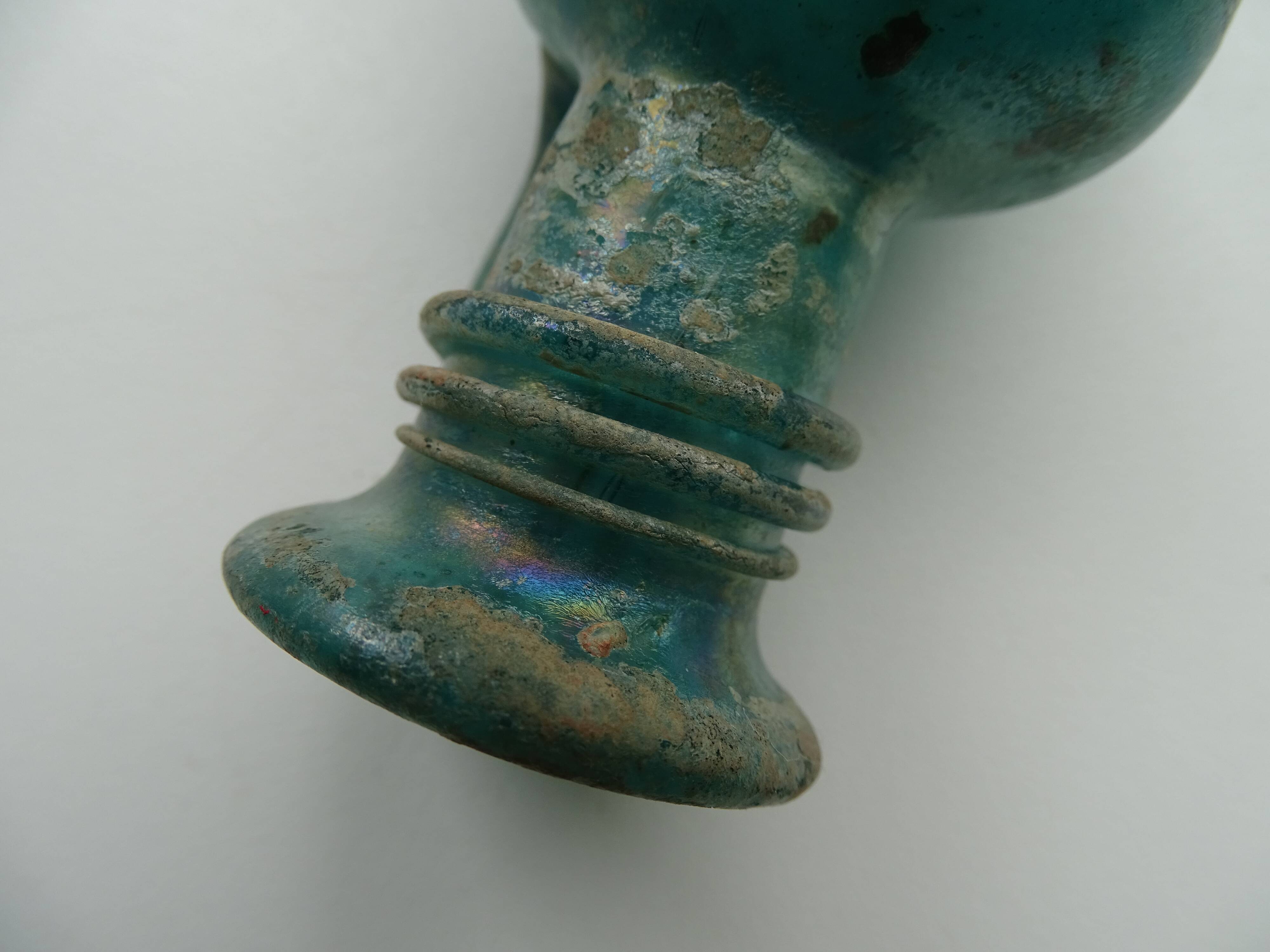 Ancient balsamaire Gallo Roman style iridescent glass paste
