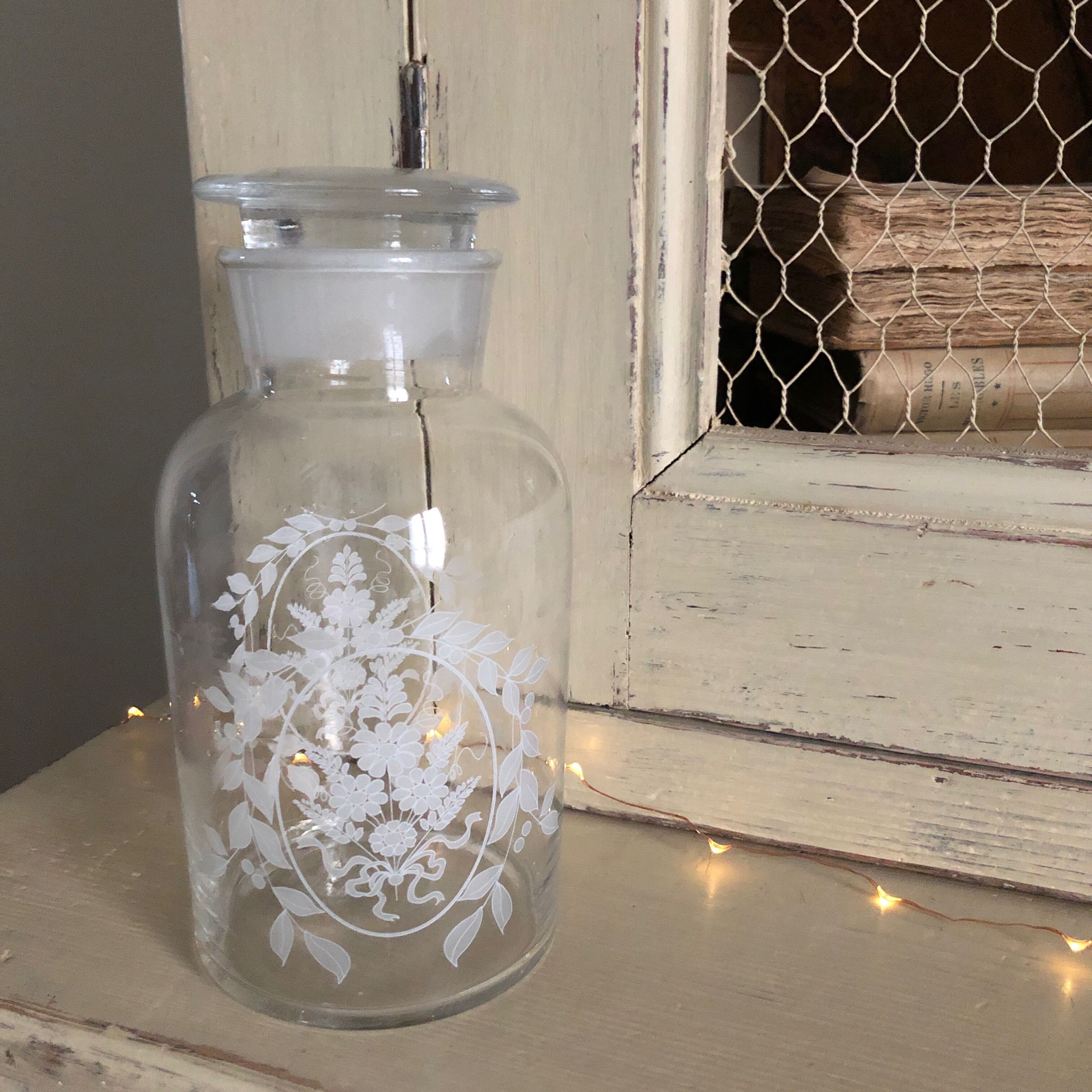 Engraved flask, floral pattern, bathroom decoration