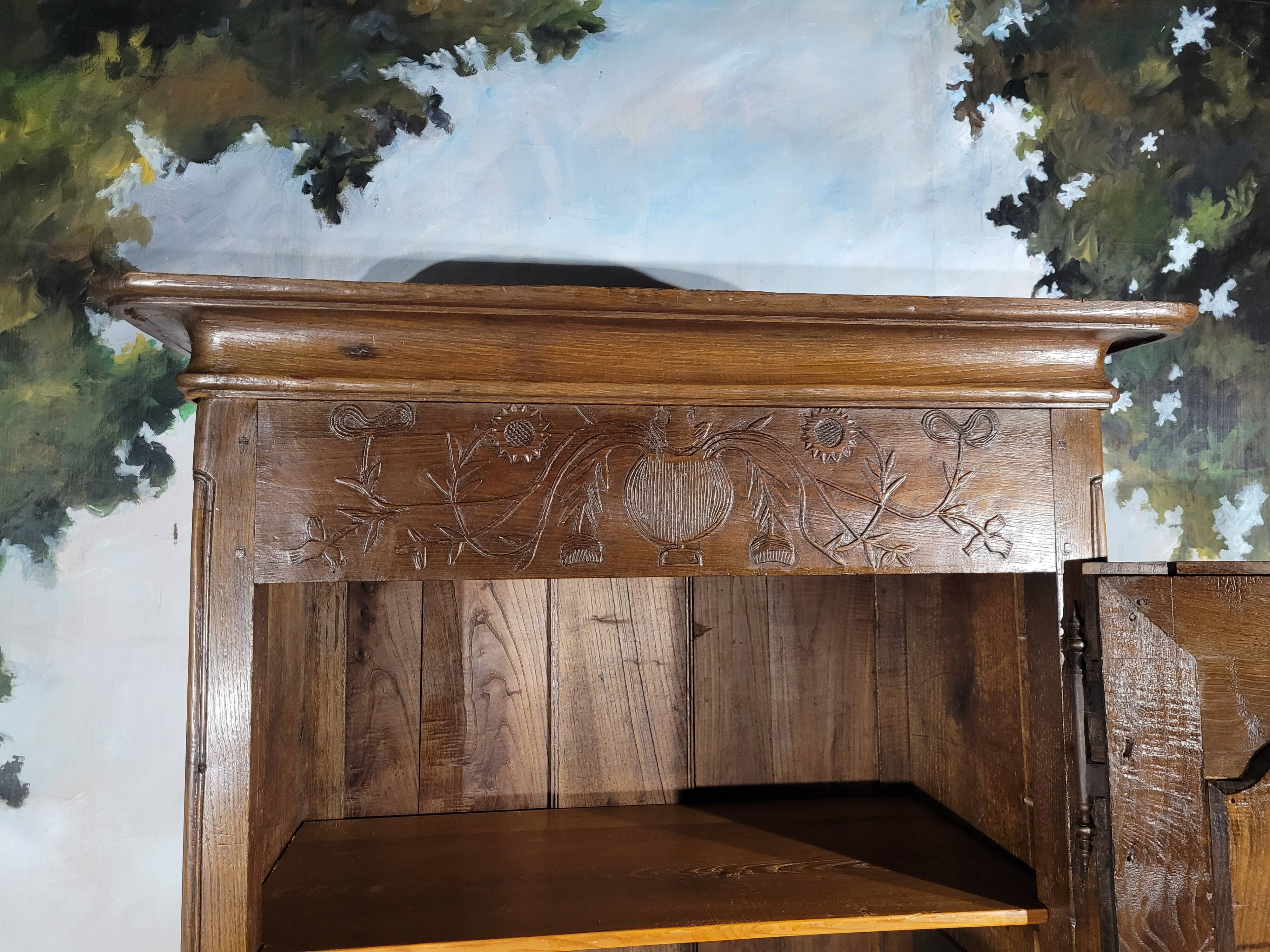 Louis XV oak bonnetière