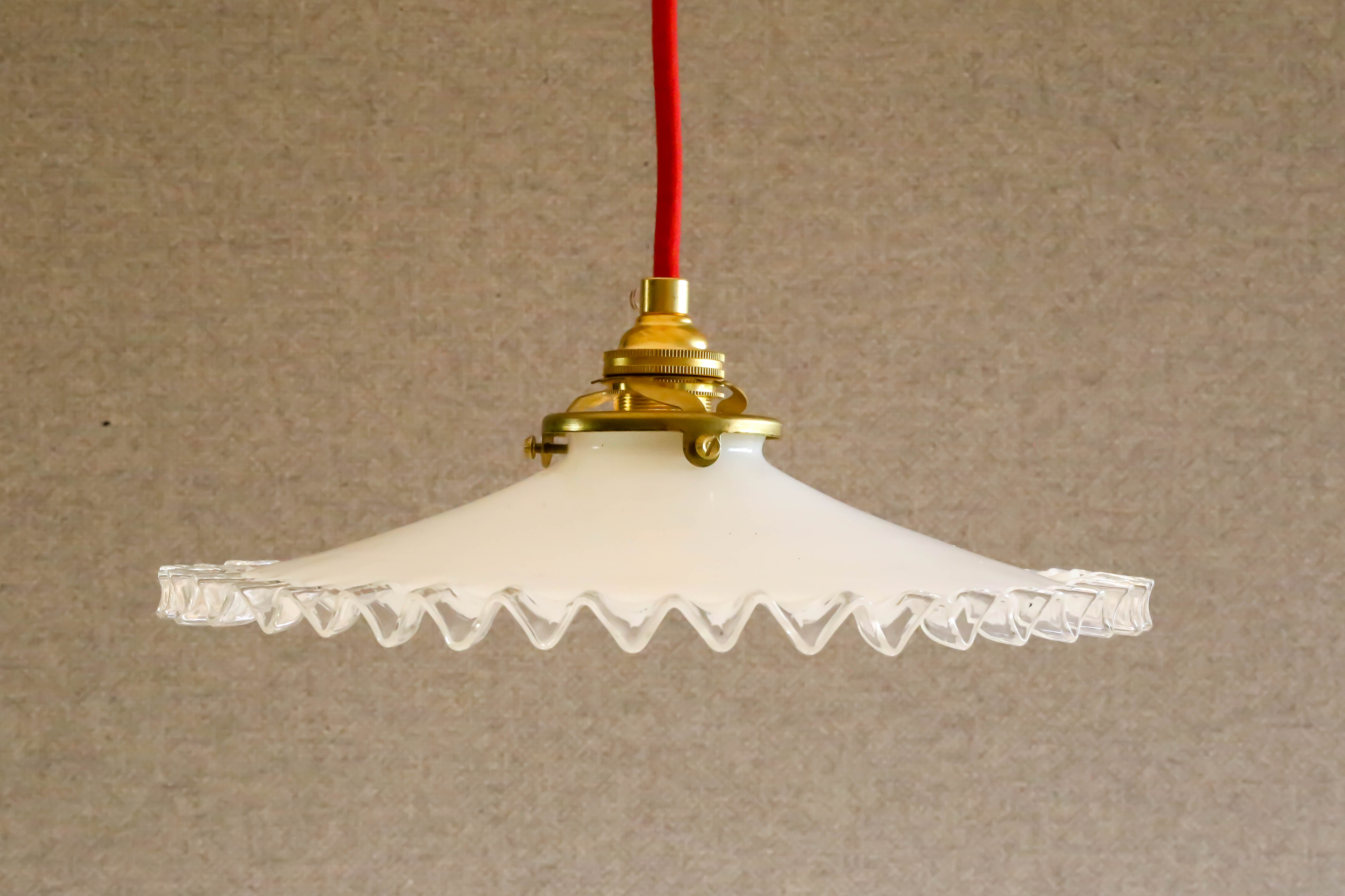 Toothed white opaline pendant lamp with new brass cable and socket