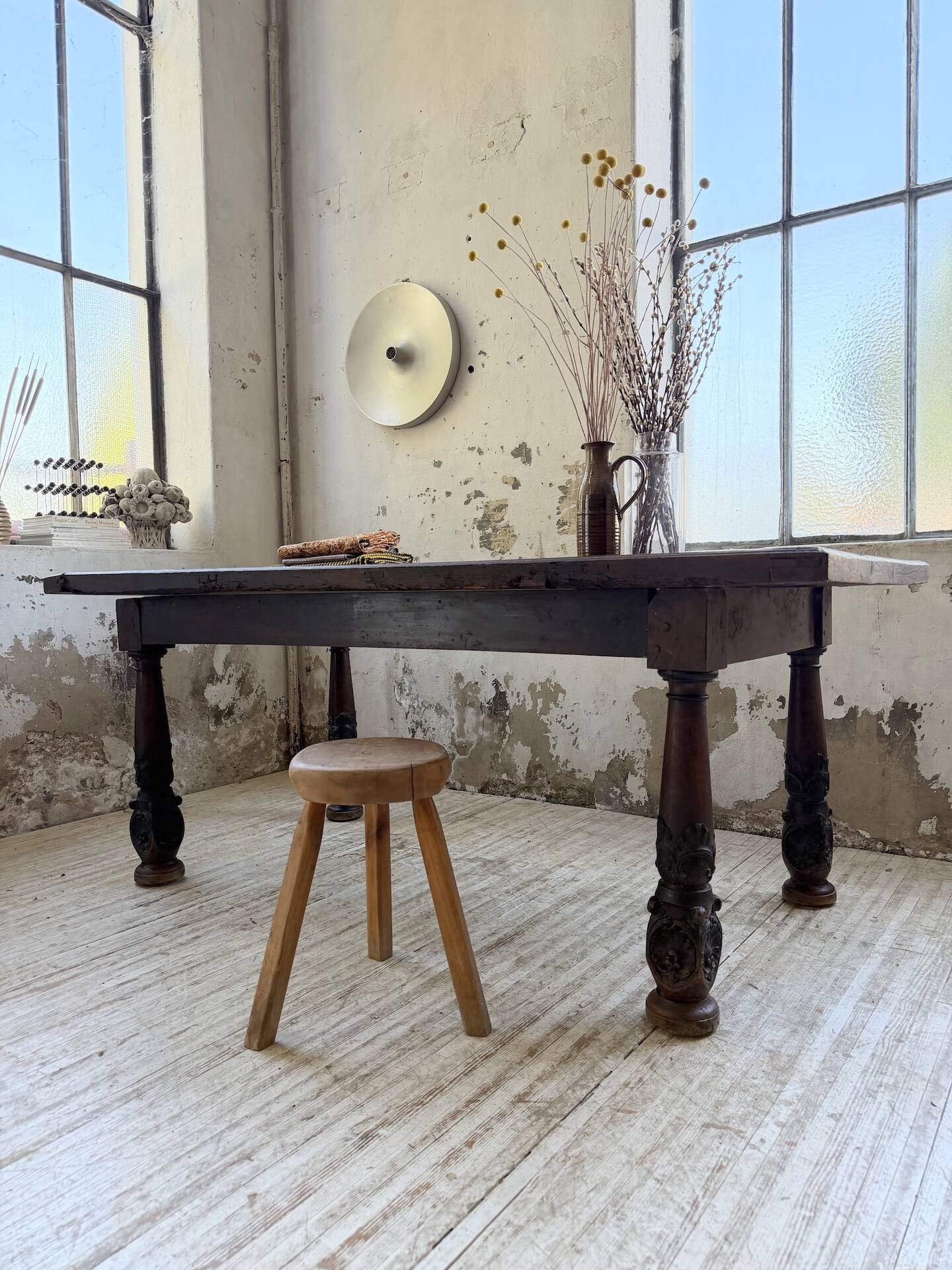 19th-century castle table, carved solid oak, 190cm.