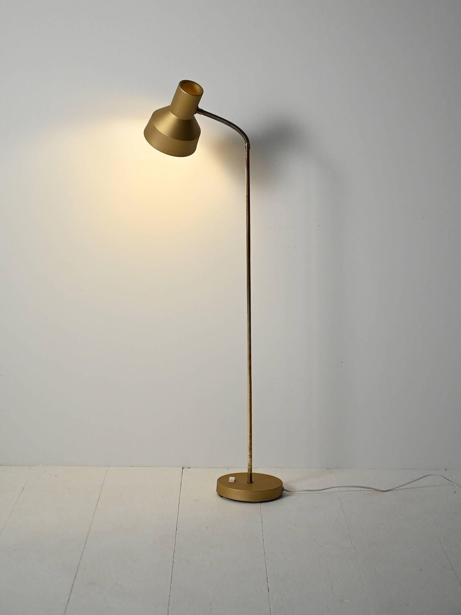 Lampadaire scandinave en laiton