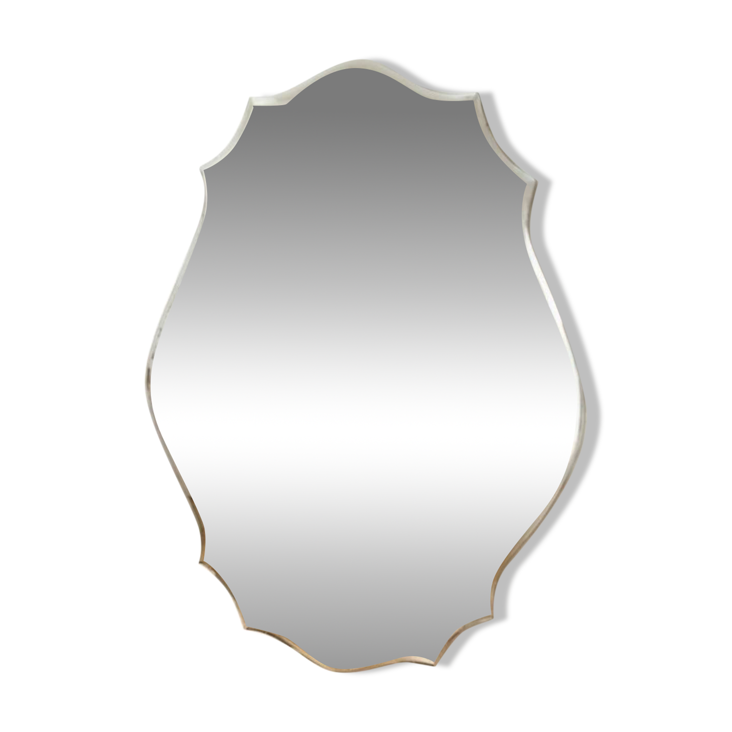 Decorative mirror with scalloped edges