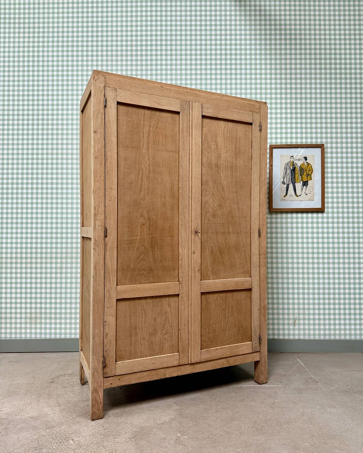 Parisian wardrobe with hanging space (renovated)