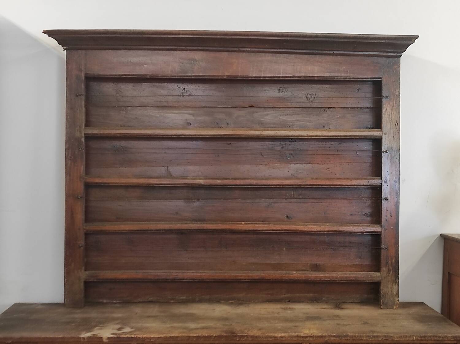 Wall dresser shelf for rustic wooden collection plates (fir and oak)