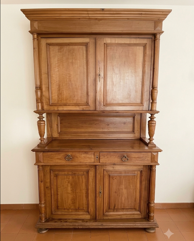 Display cabinet / Tall two-body sideboard in solid wood – Charm of the old.