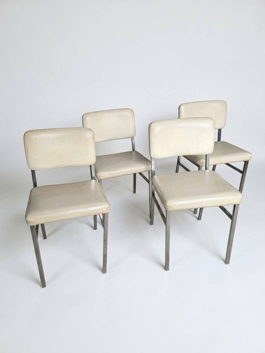 4 chrome metal chairs with faux leather from the 1970s.