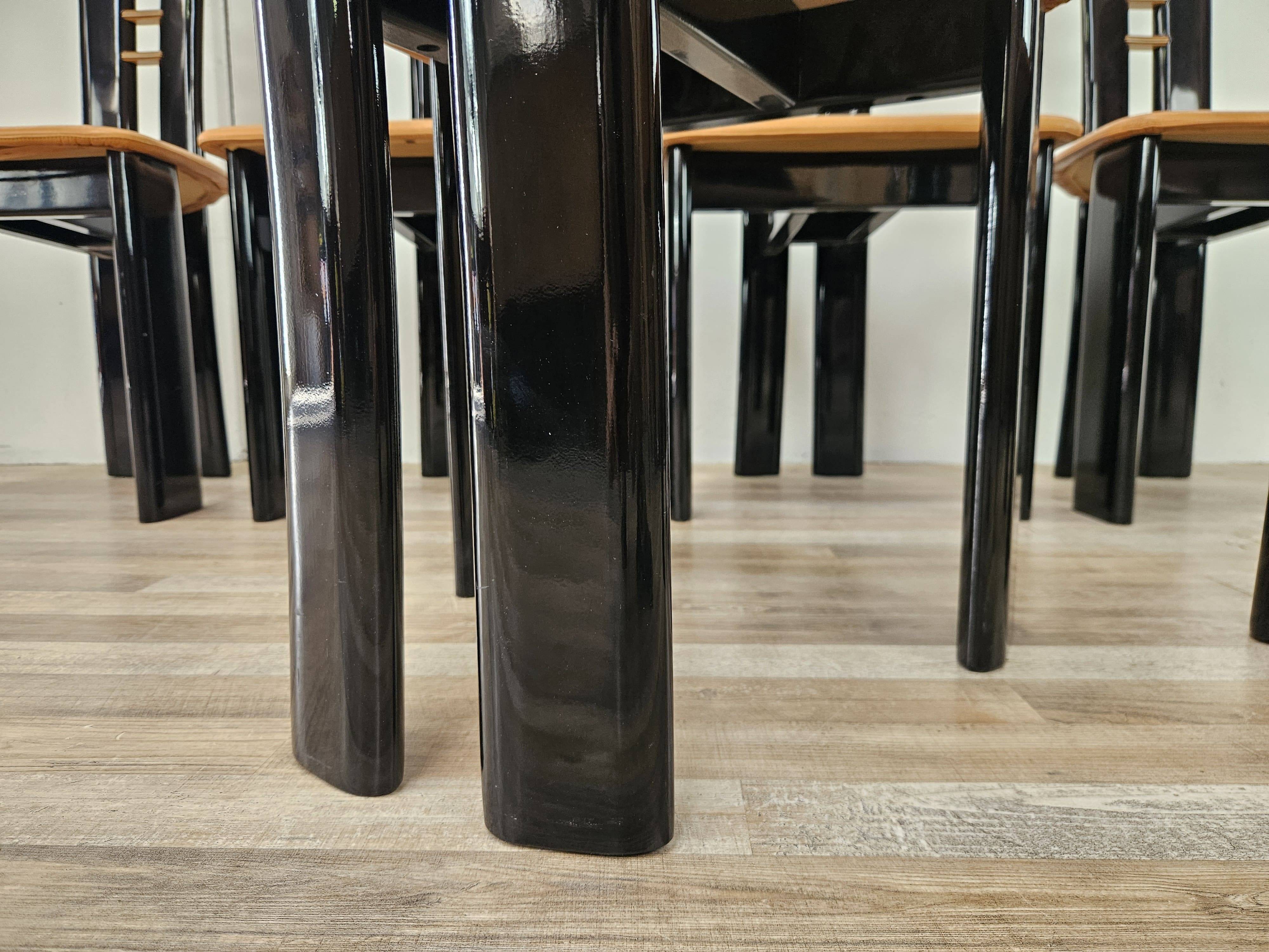 Ensemble de 6 chaises Pierre Cardin en bois laqué noir, 1970