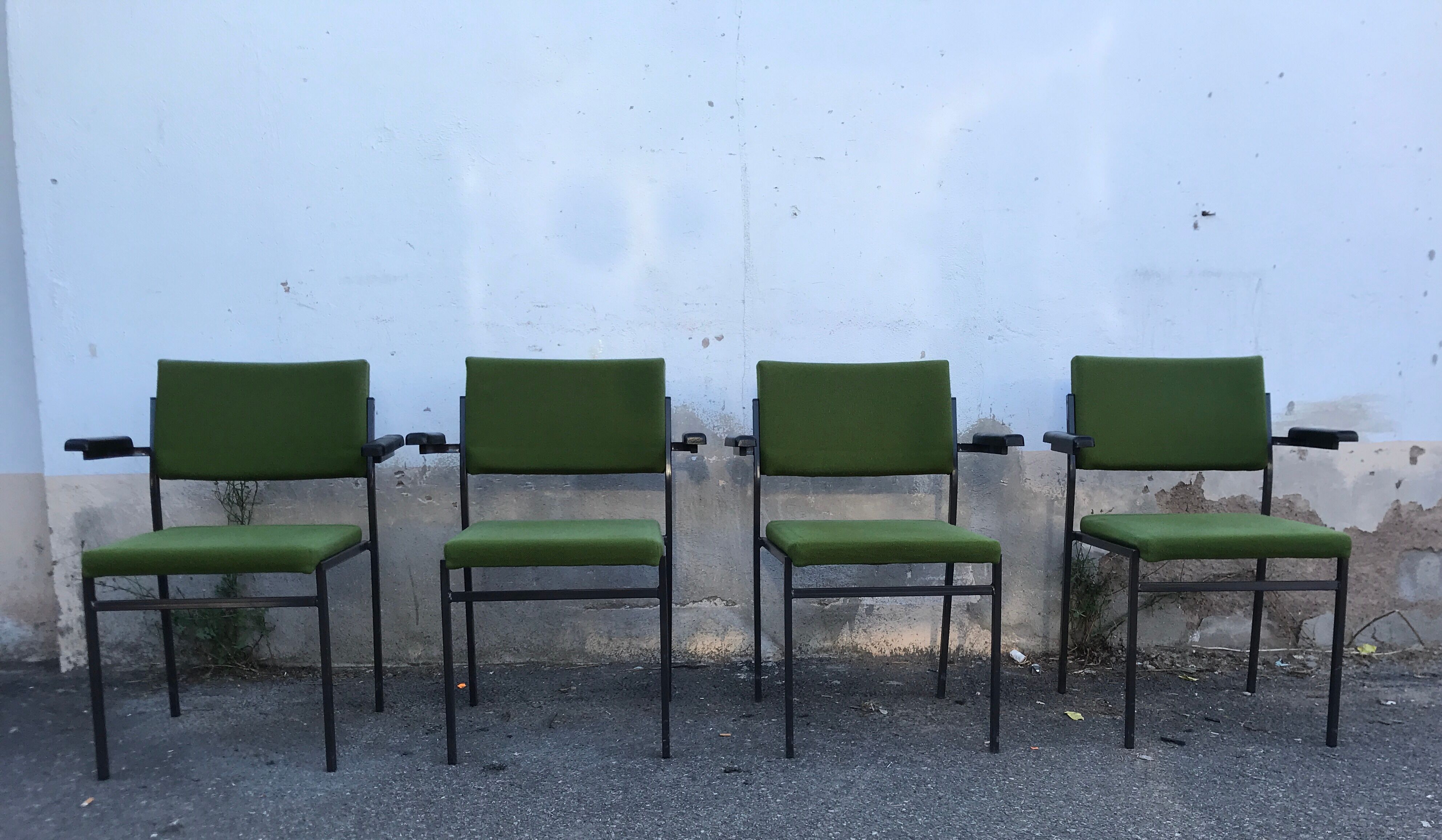 27 armchairs - modern - vintage - metal feet - 1960