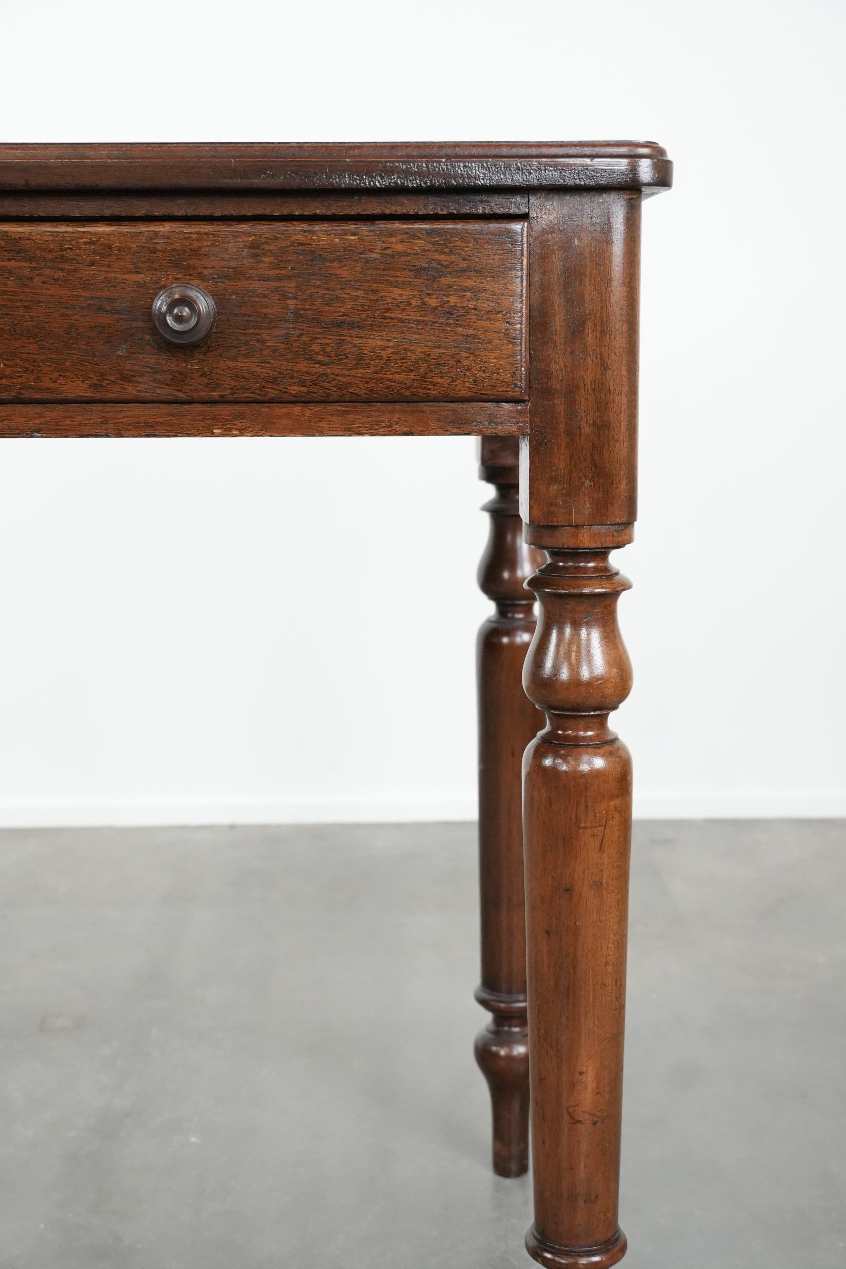 Antique English hallway furniture / side table from the late 19th century