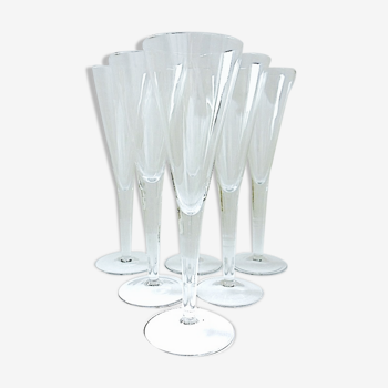 Suite de six flutes à champagne en cristal incolore