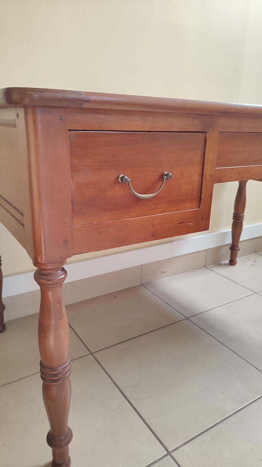 Desk in solid cherry wood