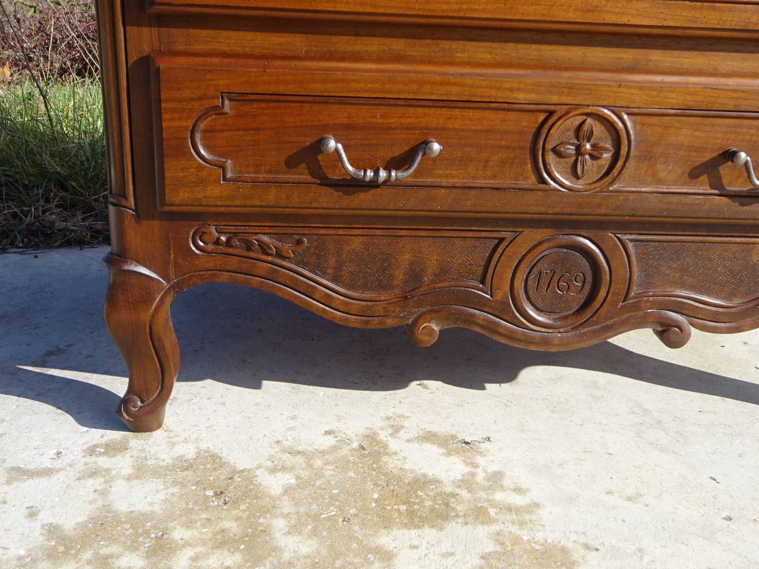 Commode, secrétaire, bibliothèque: meuble 3 en 1