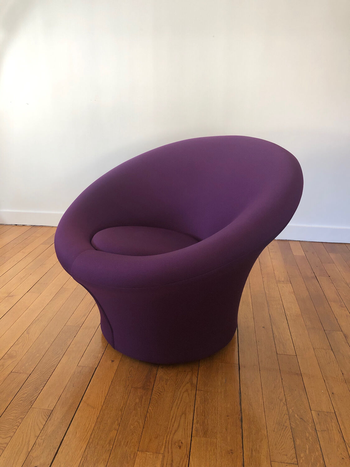 Mushroom armchair, design Pierre Paulin