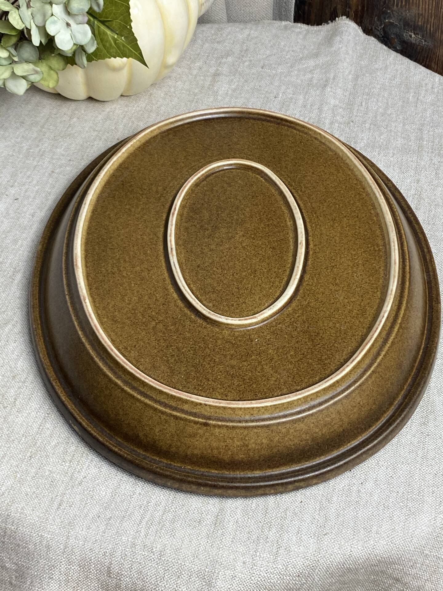 Oval dish in glazed stoneware