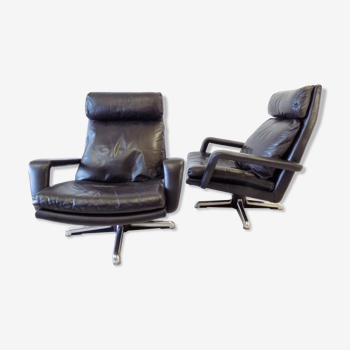 Hans Kaufeld set of 2 black leather lounge chairs from the 1960s
