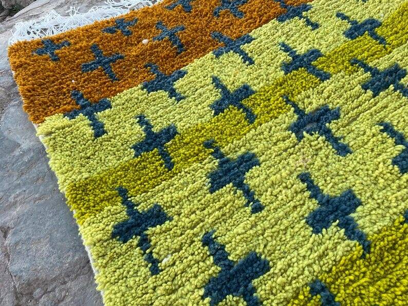 Handmade traditional natural wool rug size 1.5/2.5 m