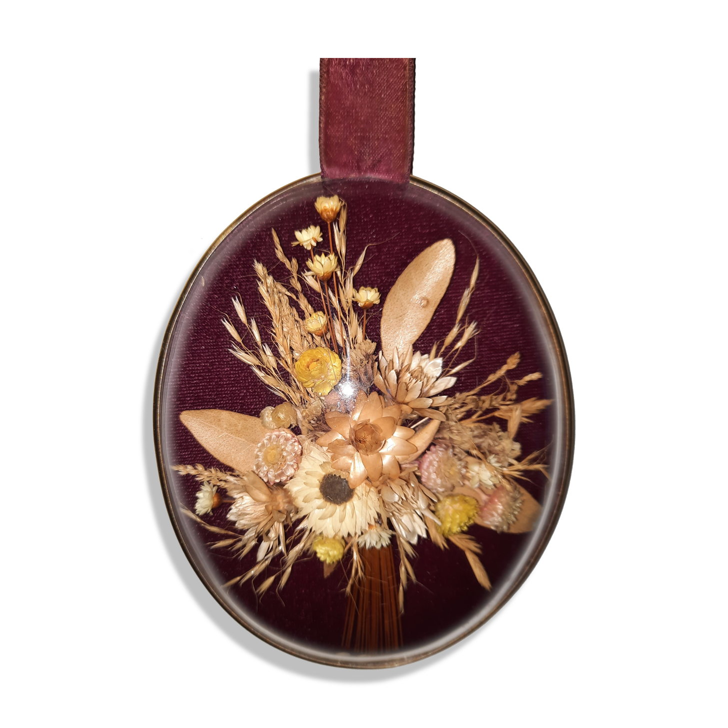 Frame medallion dried flowers