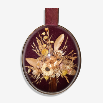 Frame medallion dried flowers