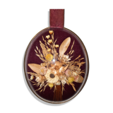 Frame medallion dried flowers