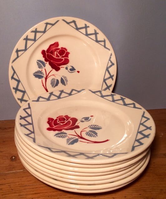 Suite de 9 assiettes à dessert Badonvillers