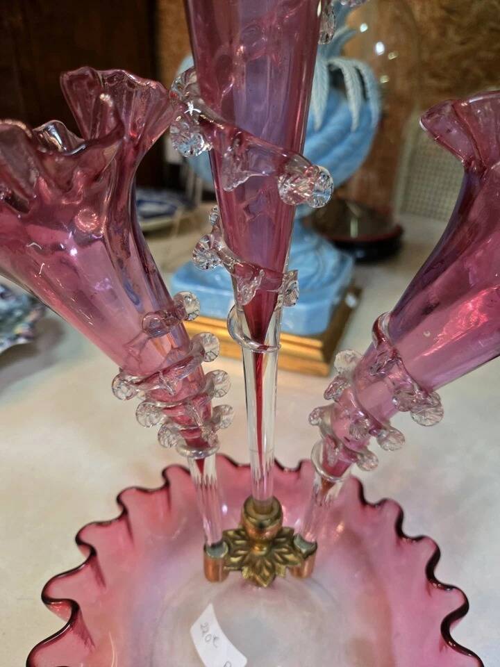 Blown glass epergne vase in a deep pink hue - tulip tree
