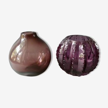 2 vases in blown and molded glass, plum color