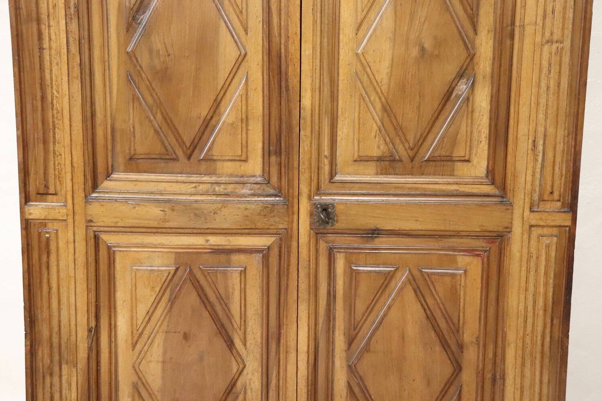 Armoire à Secret Du 17ème Siècle En Noyer