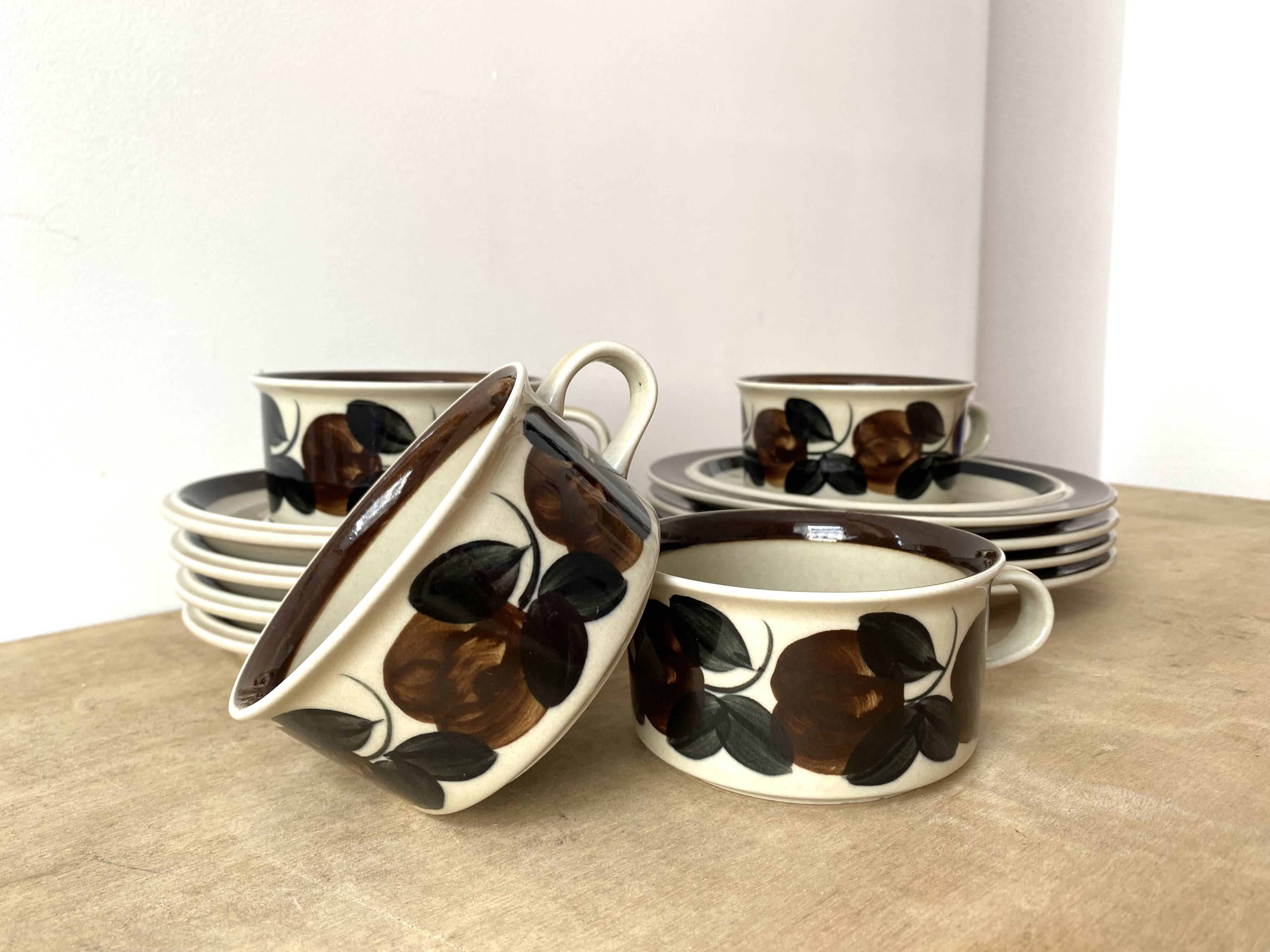 Service of 4 RUIJA Arabia Finland tea cups 70s, vintage ceramic cups