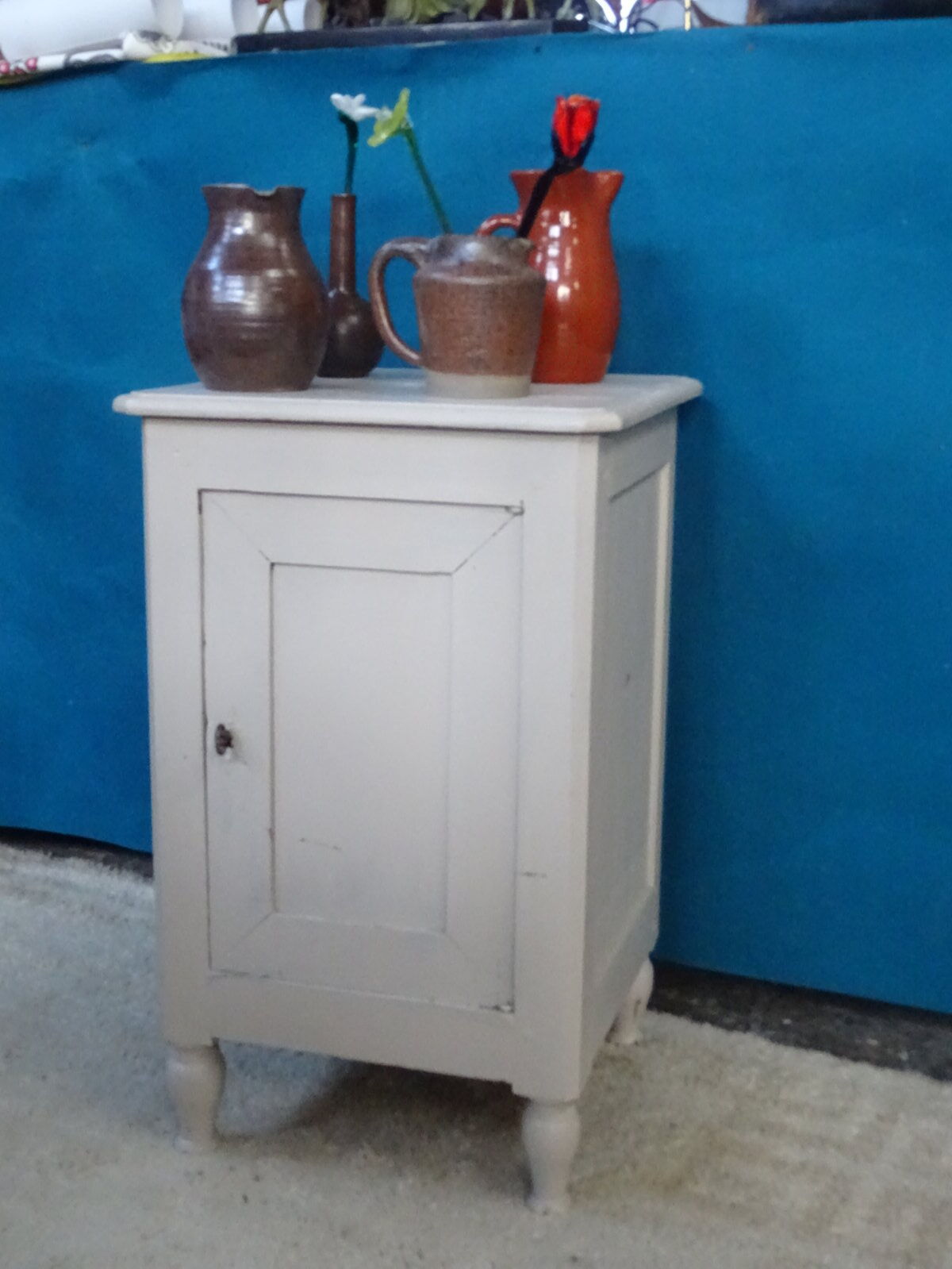 Buffet 19th to one door