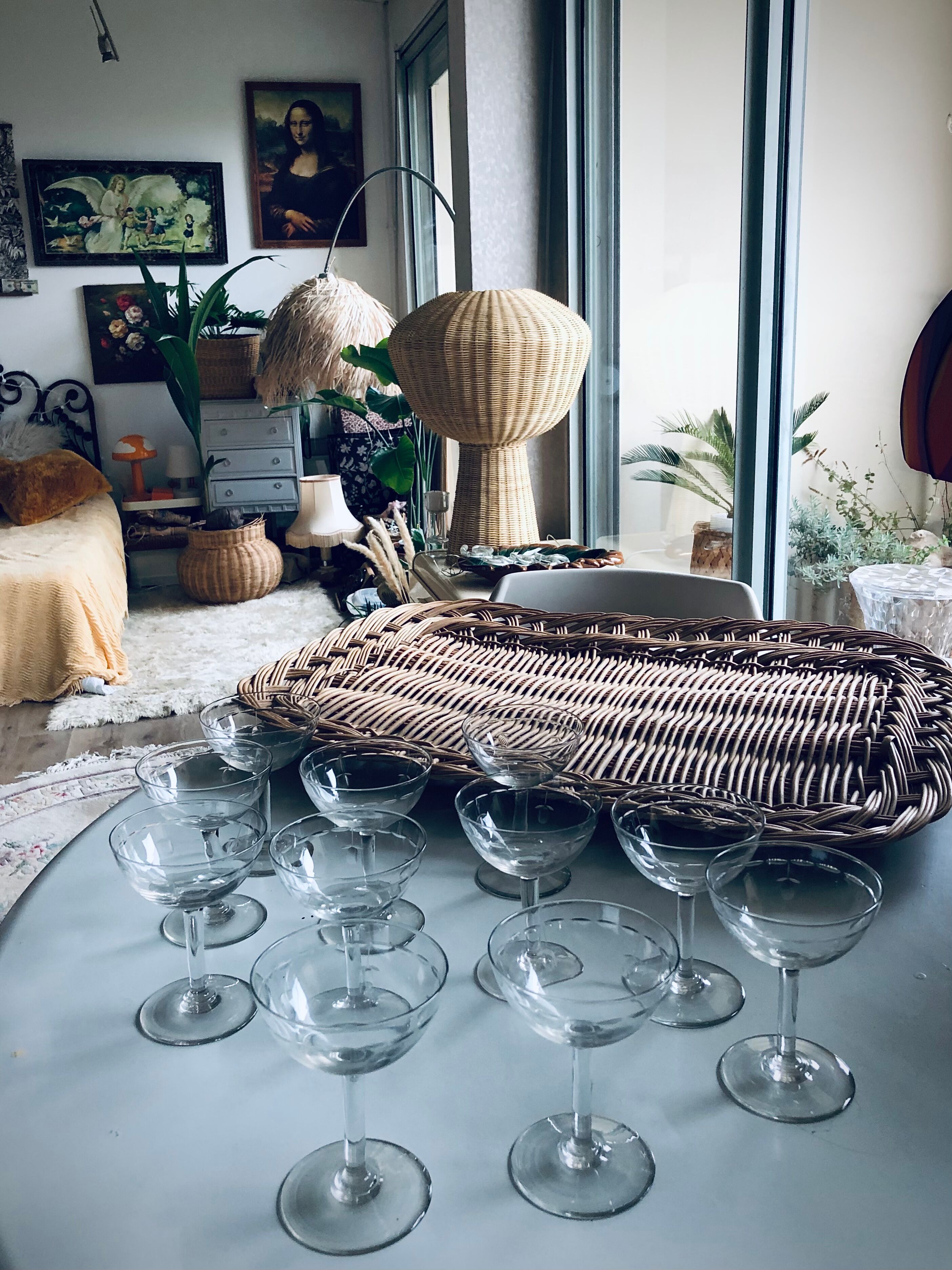 Set of 11 champagne glasses