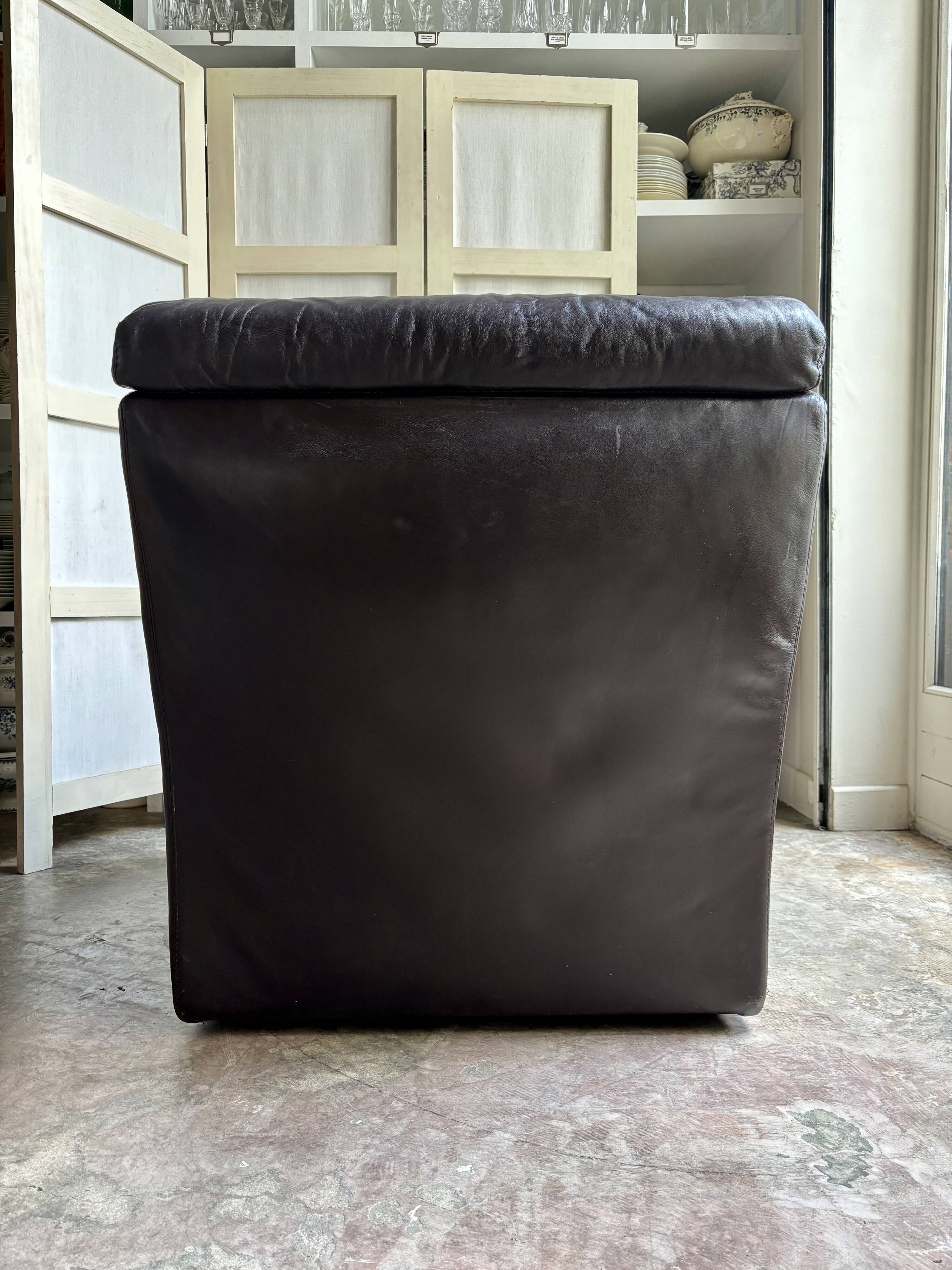 Fauteuil en cuir marron