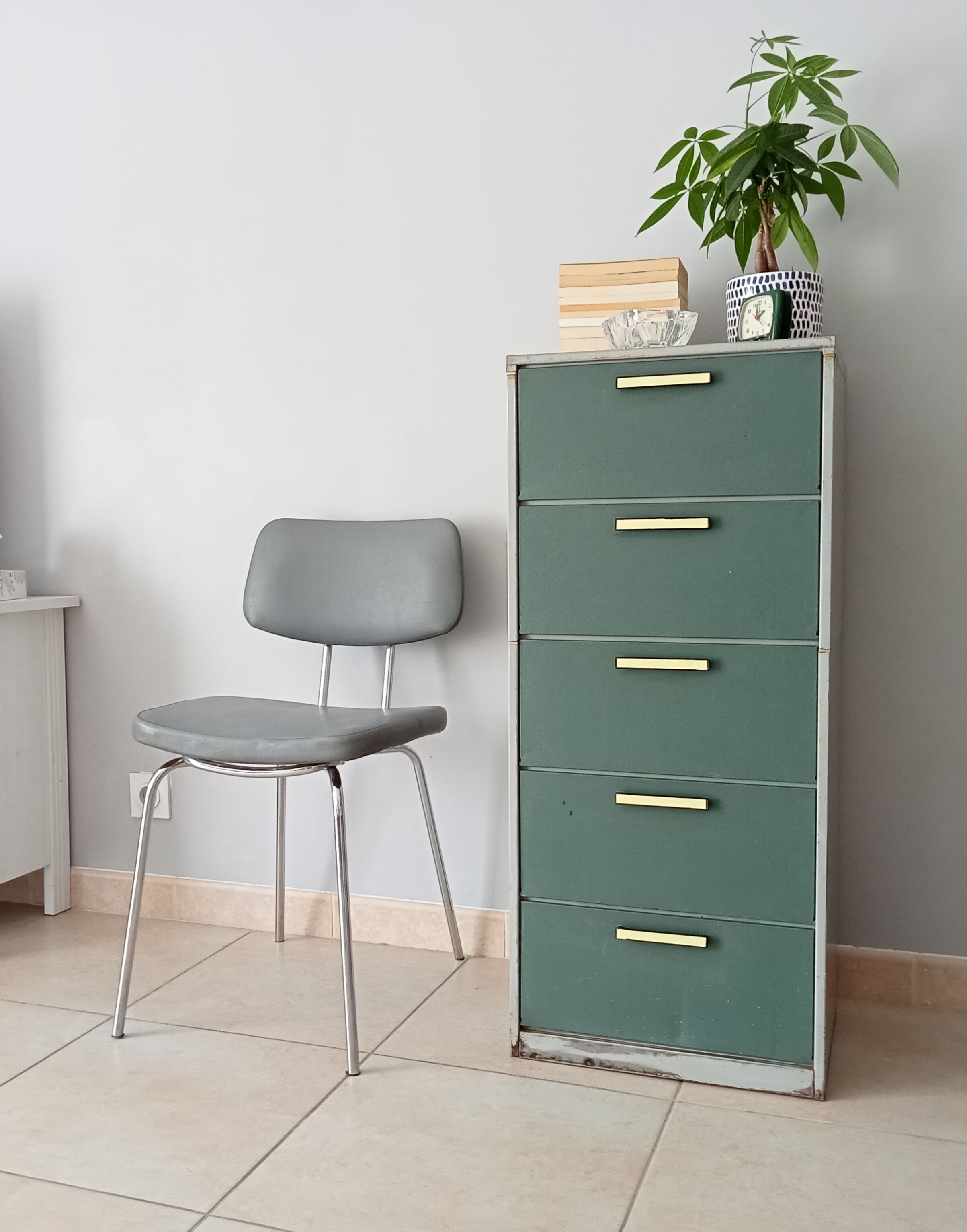 Vintage chair in skai and chrome 1950s