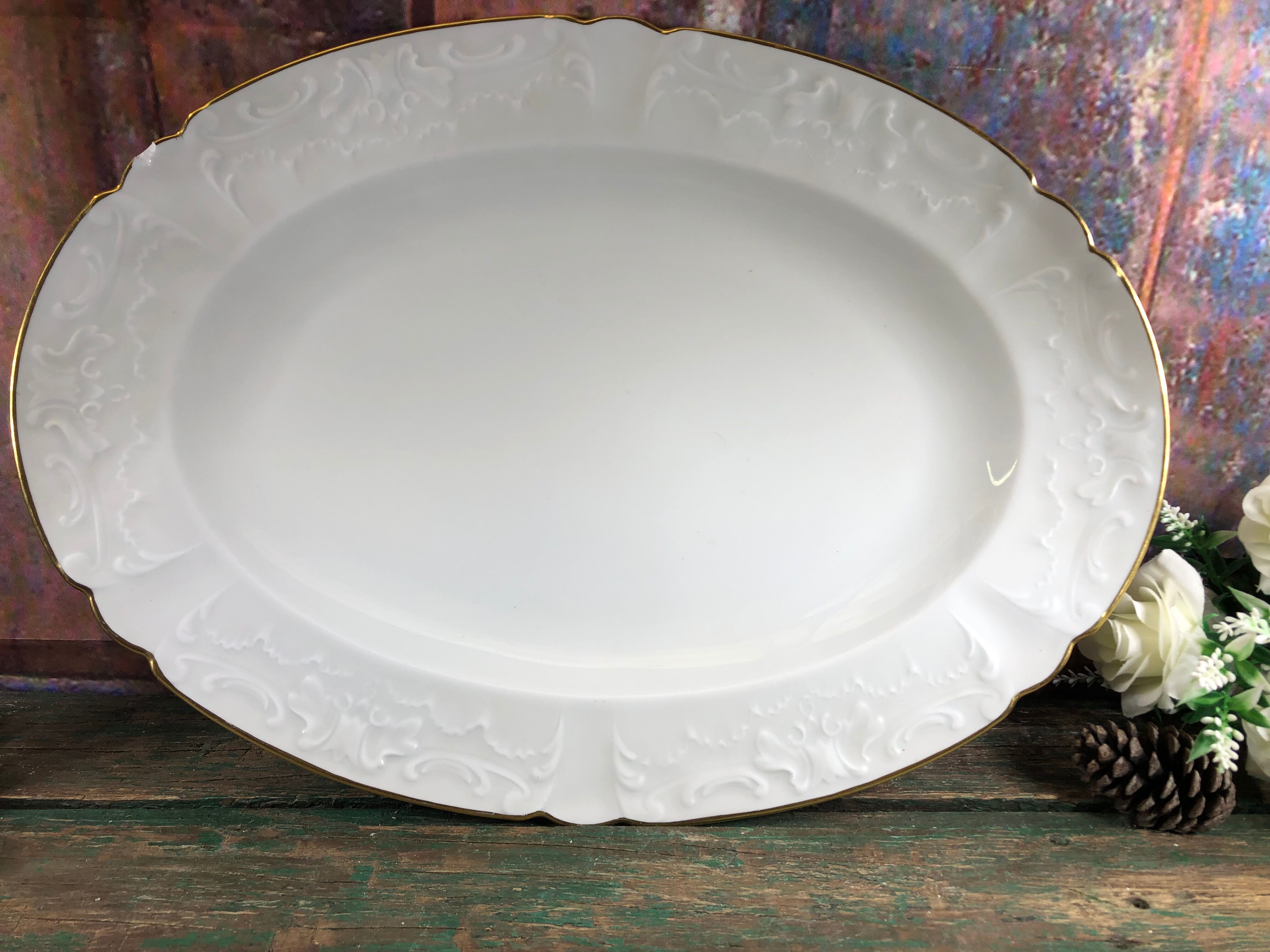 Very large oval Christmas dish in Limoges porcelain white and gold 43cm