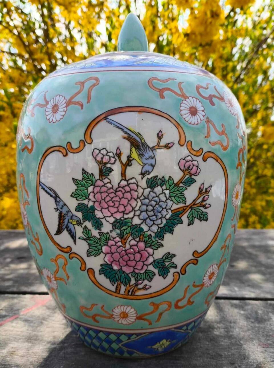 Pot couvert, vase chinois à motifs de fleurs et oiseaux en céramique cloisonnée